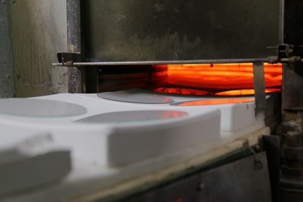 Glass score line heating lamp